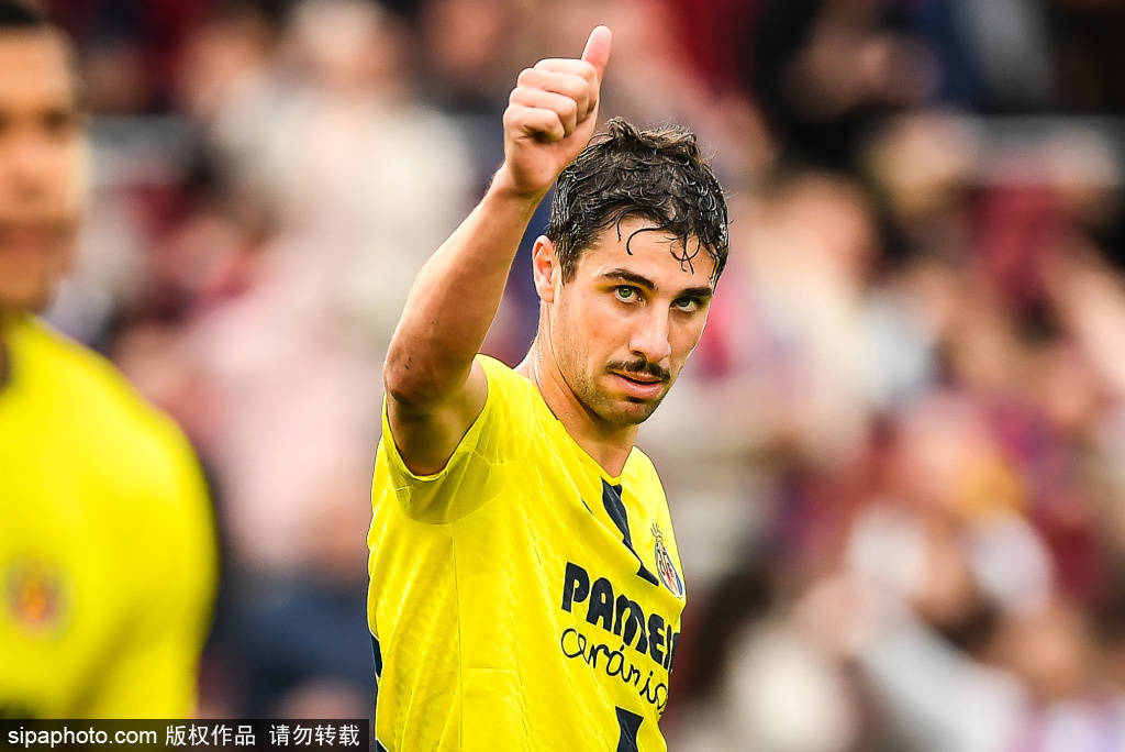 欧冠神迹!37岁莱万双响创两大历史纪录:征服41队,淘汰赛进球超本泽马!